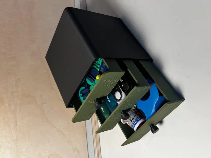 Tủ nhỏ cho dụng cụ với họa tiết cây cối - Image 1