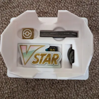 Hộp đựng bài Pokemon TCG với không gian lưu trữ tiện lợi