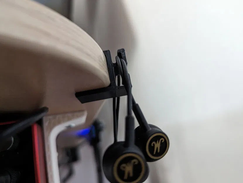 Kẹp dây cáp gắn bàn nhỏ gọn cho không gian làm việc - Image 1