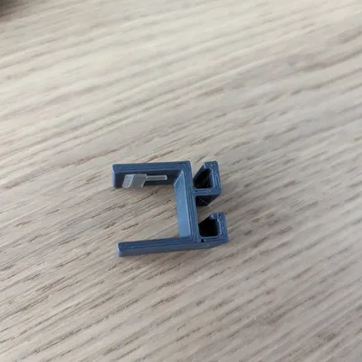 Kẹp dây cáp gắn bàn nhỏ gọn cho không gian làm việc