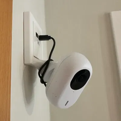 Giá đỡ camera Unifi G3 Instant cho ổ cắm Merten