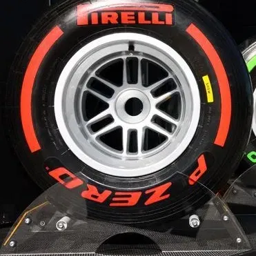 Móc khóa lốp xe F1 phong cách Pirelli