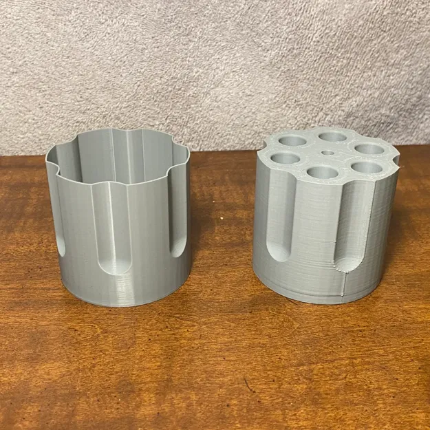 Cốc bút hình trụ quay giống súng lục - Image 2