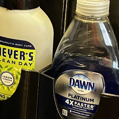 Giá đỡ xà phòng rửa chén hoặc xà phòng bơm tay