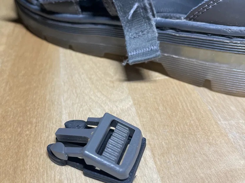 Khóa đai nam Dr. Martens cho sandal - Image 1