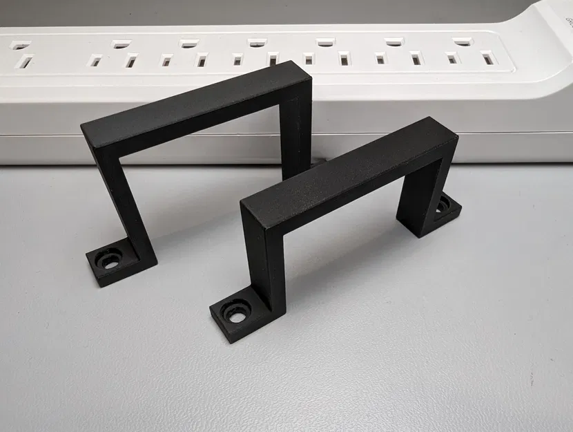 Giá đỡ gắn bảo vệ quá tải CyberPower P704U dưới bàn - Image 1