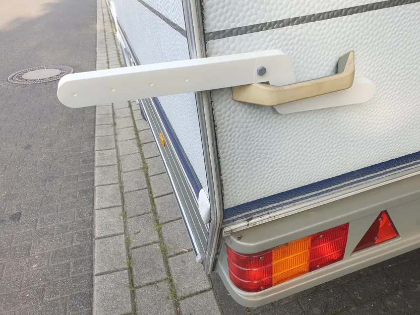 Giá đỡ dây phơi cho tay kéo của xe caravan - Image 1