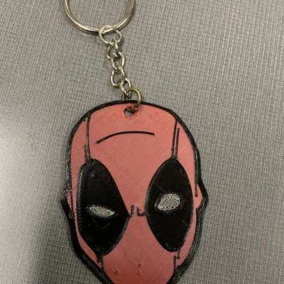 Móc chìa khóa đầu Deadpool với thiết kế màu sắc độc đáo