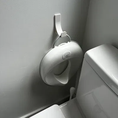 Giá treo cho bộ huấn luyện vệ sinh Babybjorn