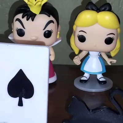 Đồng minh mèo con và lá bài trong Funkoverse™