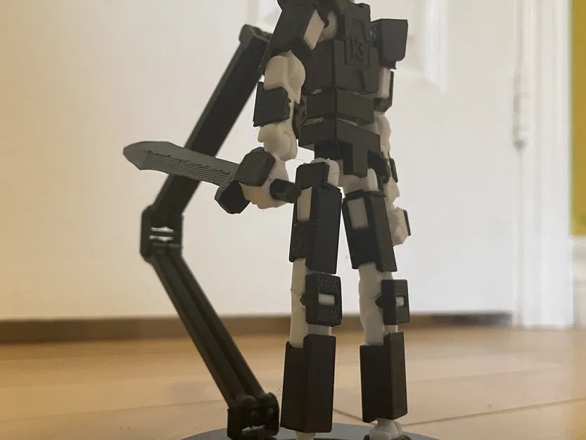 Vũ khí cận chiến Lucky 13 cho nhân vật chiến đấu - Image 3