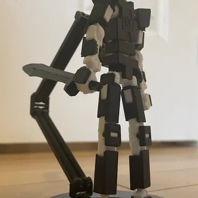 Vũ khí cận chiến Lucky 13 cho nhân vật chiến đấu