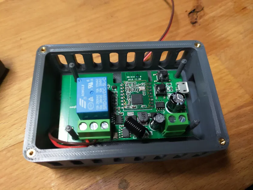 Vỏ hộp Relai ZigBee 1ch với M2 Inserts - Image 1