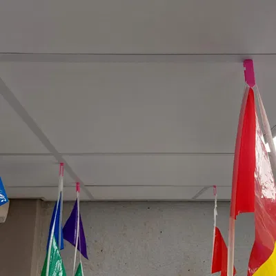 Hệ thống treo vòng hoa từ tính cho sinh nhật văn phòng