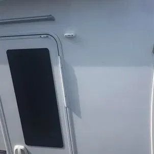 Giá đỡ cửa cho xe cắm trại