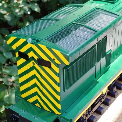 Mô hình GE U33B kitbash với phần đuôi Aristo-Craft