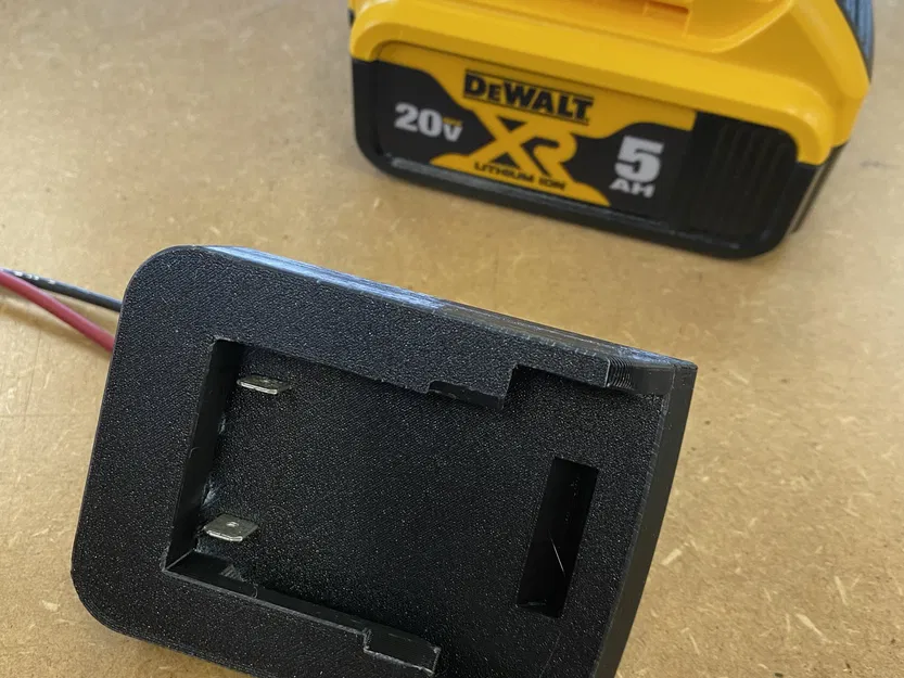 Giắc cắm cho pin Dewalt 20V trong dự án năng lượng pin - Image 2