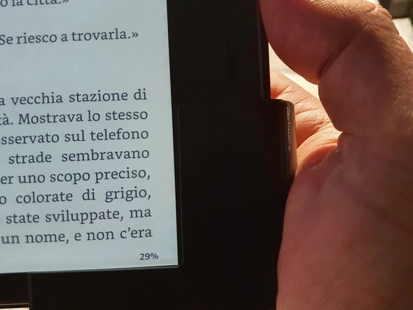 Giá đỡ đọc Kindle Oasis một tay - Image 1