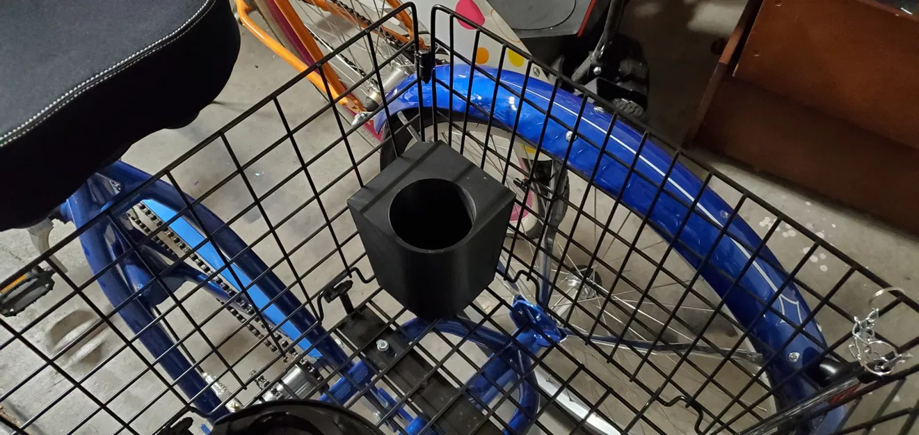 Giá đỡ bình nước Iron Flask cho giỏ xe ba bánh Schwinn Meridian - Image 1