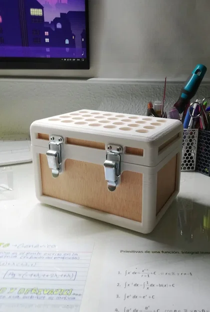 Hòm gỗ và nhựa để lưu trữ đồ vật yêu thích - Image 1