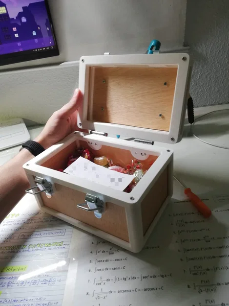 Hòm gỗ và nhựa để lưu trữ đồ vật yêu thích - Image 3