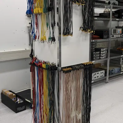 Giá treo cáp đa năng cho phòng thí nghiệm