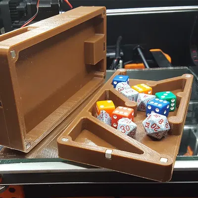 Tháp xúc xắc di động gọn nhẹ với hộp lưu trữ