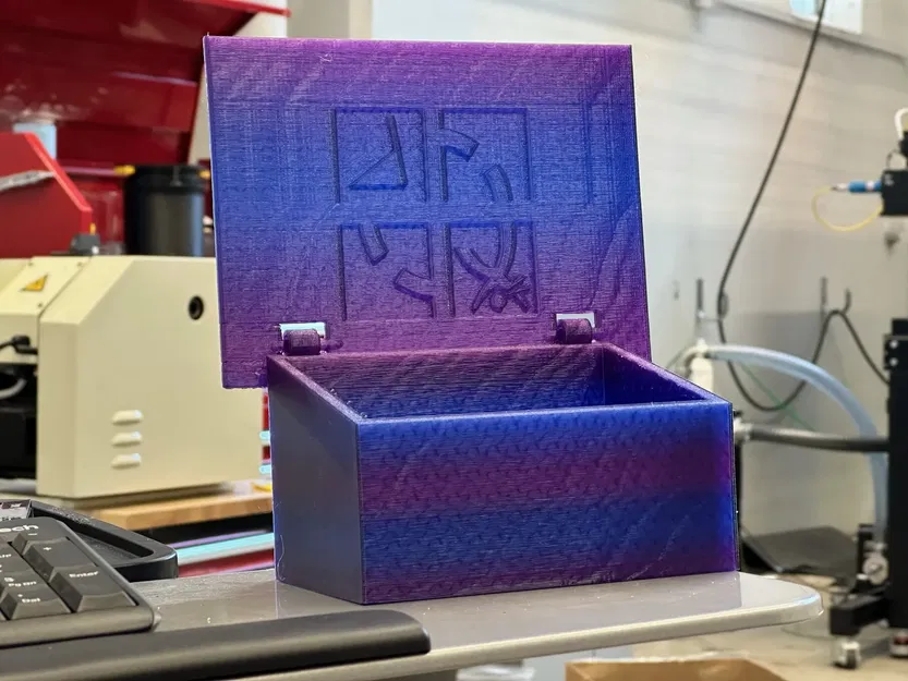 Hộp chứa geocache FireWatch với thiết kế bản lề nhỏ gọn - Image 1