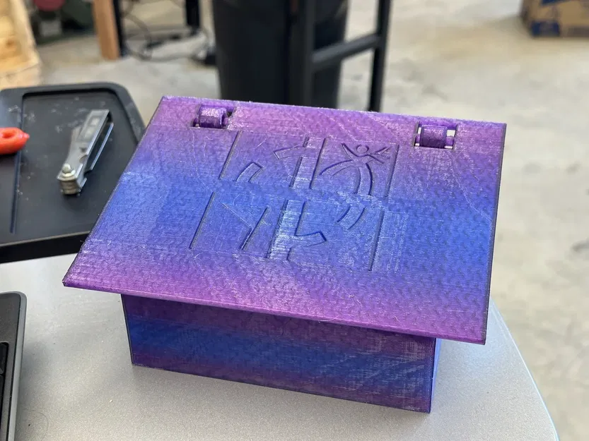 Hộp chứa geocache FireWatch với thiết kế bản lề nhỏ gọn - Image 2