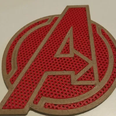 Biểu tượng Avengers với thiết kế hai màu sắc