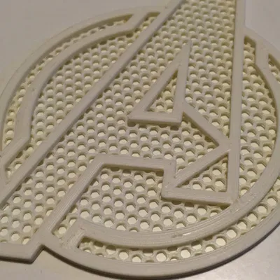 Biểu tượng Avengers với thiết kế hai màu sắc