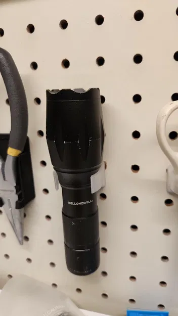 Giá đỡ đèn pin gắn vào bảng ghim tiện lợi - Image 1