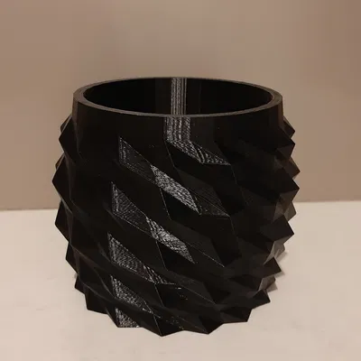 Chậu cây xoắn gai trang trí phong cách low poly