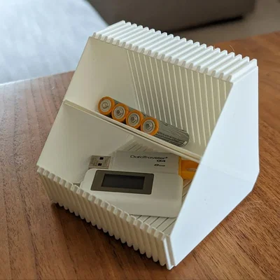 Giá đỡ bình hoa phong cách công nghiệp Ý thập niên 80