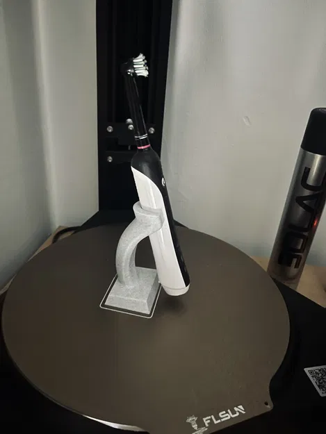 Giá đỡ bàn chải đánh răng Oral B in không cần hỗ trợ - Image 1