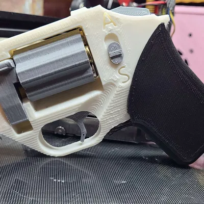 Súng lục Snub Nose với cơ chế xoay trơn tru