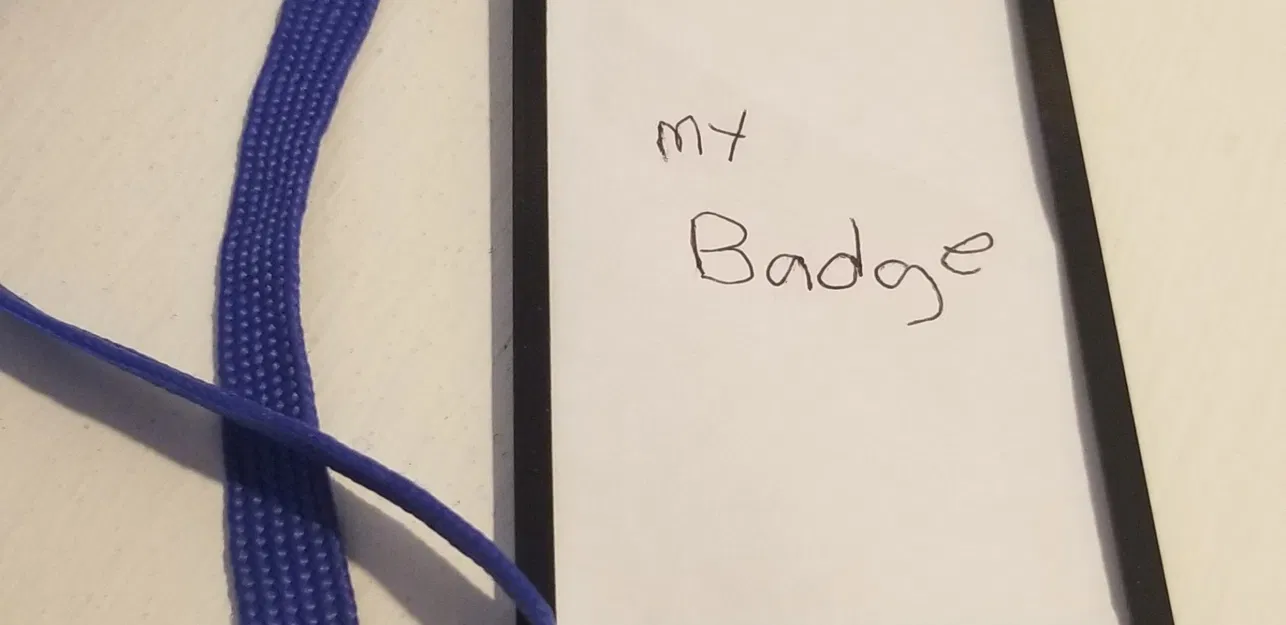 Giá đỡ thẻ tên đơn giản cho người dùng - Image 1