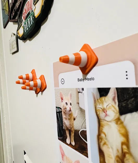 Nam châm tủ lạnh hình nón giao thông VLC cải tiến 8mm*2mm - Image 1