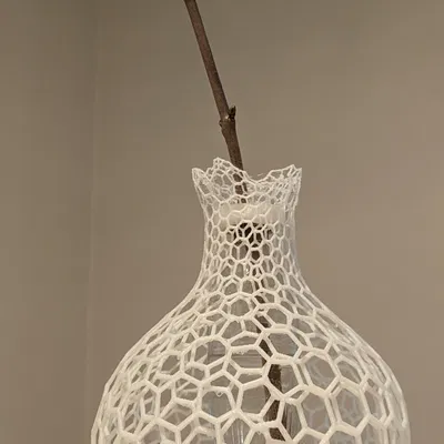 Bình hoa thiết kế từ chai Coca-Cola tái chế