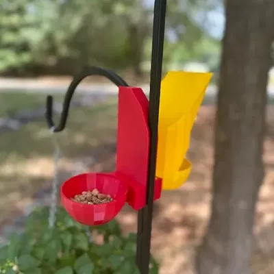 Giá đỡ camera và chậu cho chim trên giá đỡ đôi