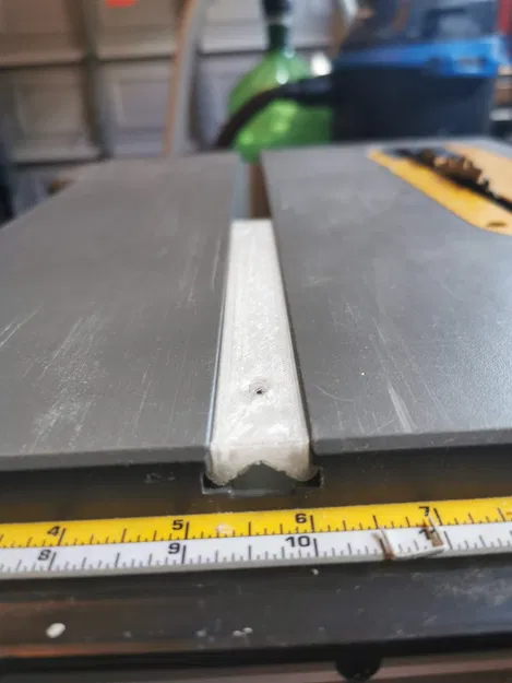 Giá đỡ T-track cho máy cưa Dewalt DWE7485 - Image 1