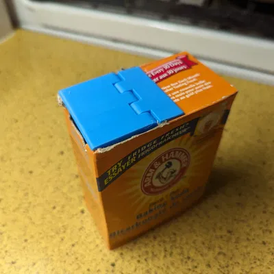 Nắp hộp baking soda v2 với bản lề PiP