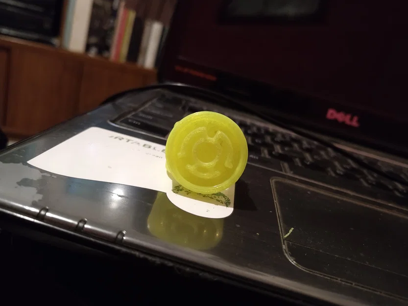 Nhẫn đèn lồng vàng từ vũ trụ DC Comics - Image 1