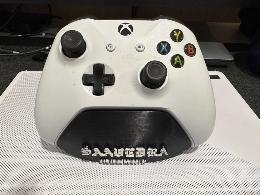Giá đỡ tay cầm Xbox với mặt sau phẳng cho in 3D - Image 1