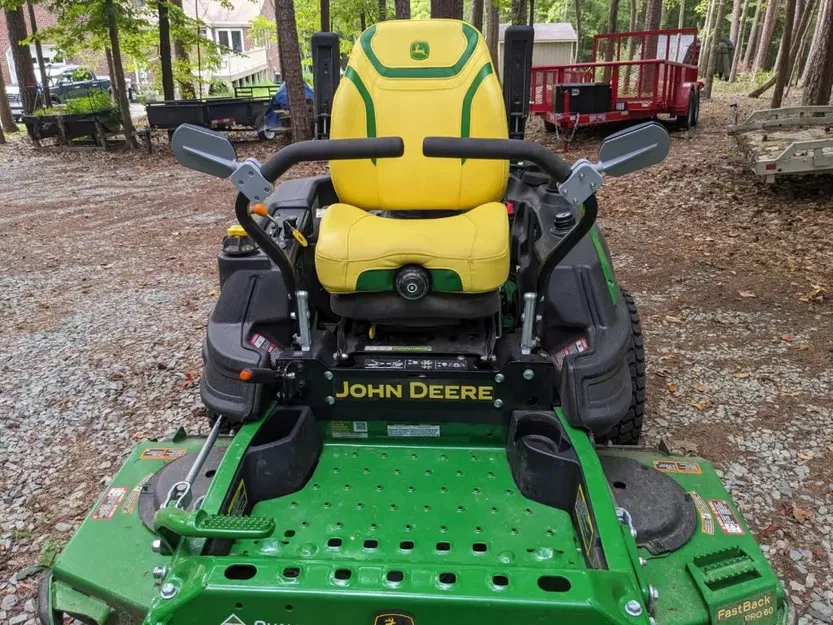 Giá đỡ gương cho máy cắt cỏ John Deere Z900 series - Image 1