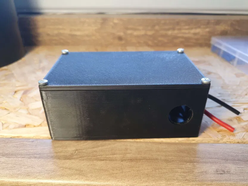 Ngân hàng năng lượng cho laptop với 2 đầu vào và 1 đầu ra - Image 1