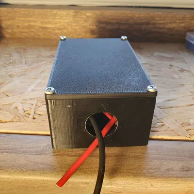 Ngân hàng năng lượng cho laptop với 2 đầu vào và 1 đầu ra