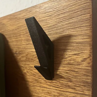 Móc treo áo đa năng với thiết kế khoá và đai ốc