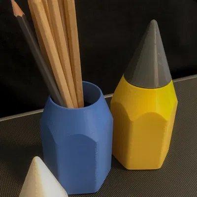 Cốc bút chì với đầu khóa cho trẻ em