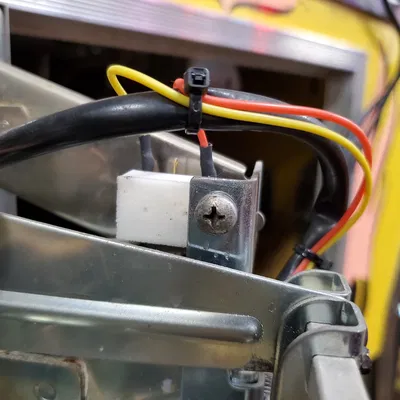 Giá đỡ thêm tín dụng cho máy chơi pinball Gottlieb